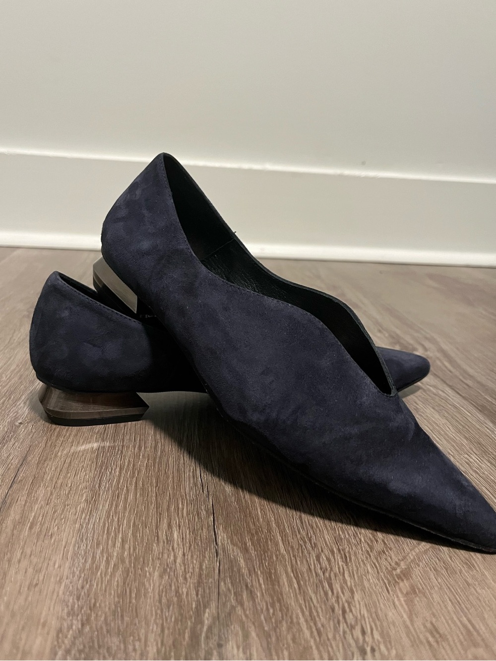 Pedro Anton Women’s Navy Suede Pointed-Toe Low Heels NWOB